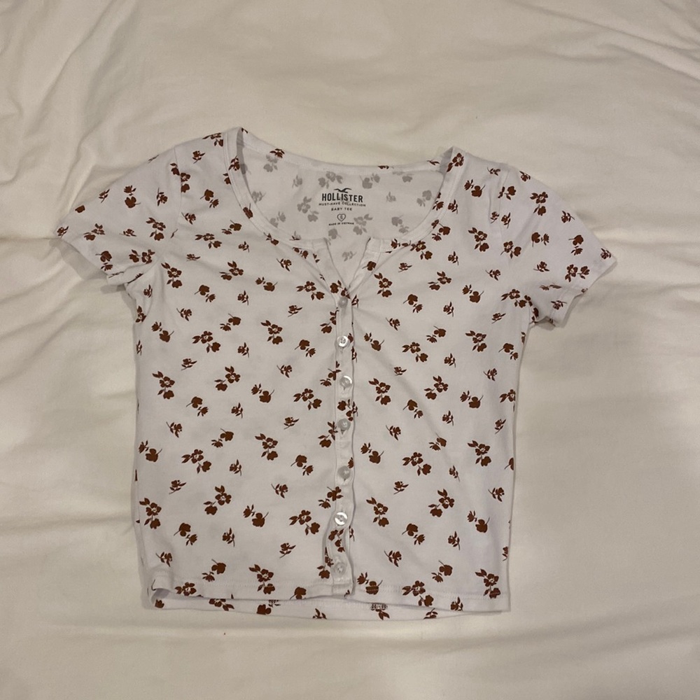 baby tee from must have collection from hollister